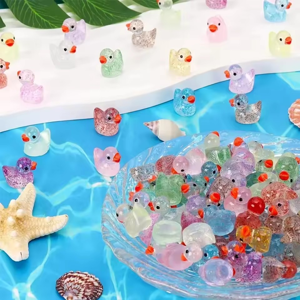 ~ Miniature resin duck with pu - Pothos review and price